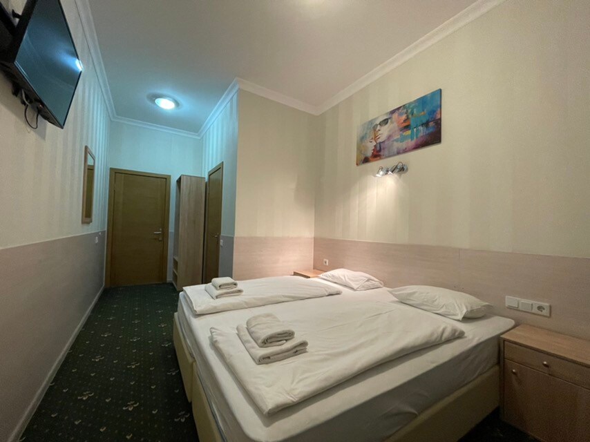 Vokzalnaya地铁站酒店里有全新漂亮的房间