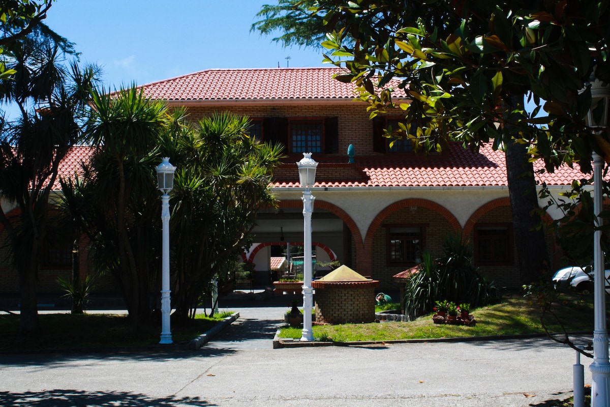 Hacienda ，带泳池，靠近海滩和高尔夫球场