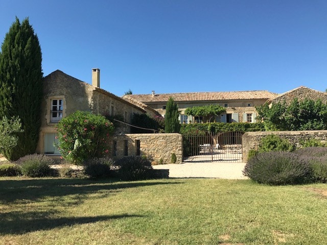 Near Uzes ,mas with swimming pool 10 pax