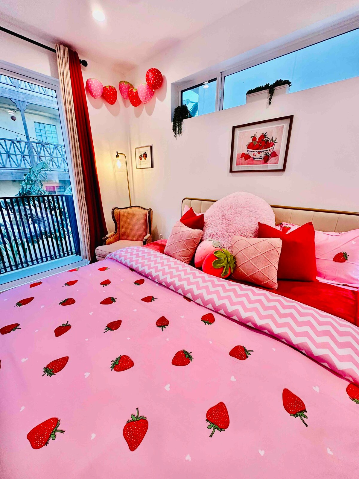 Strawberry Suite in Hollywood