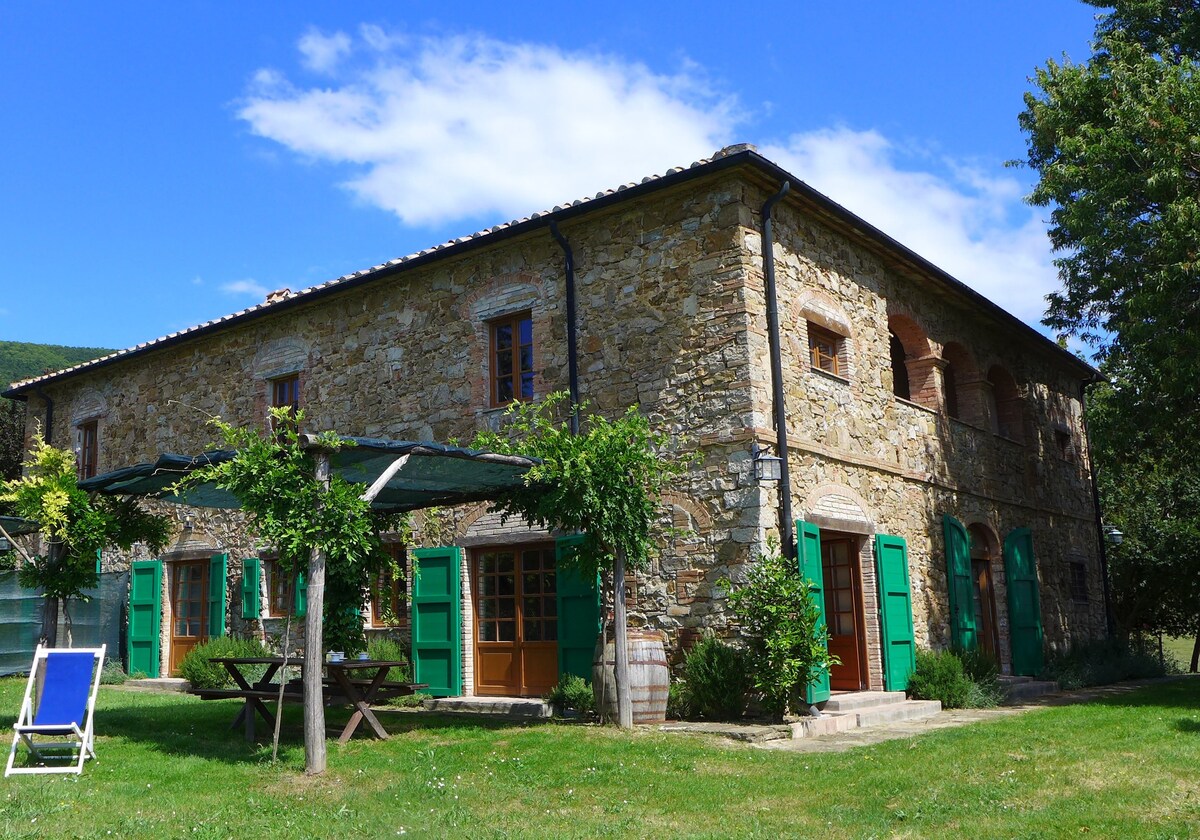 Villa Florestano, spacious Tuscan farmhouse & view