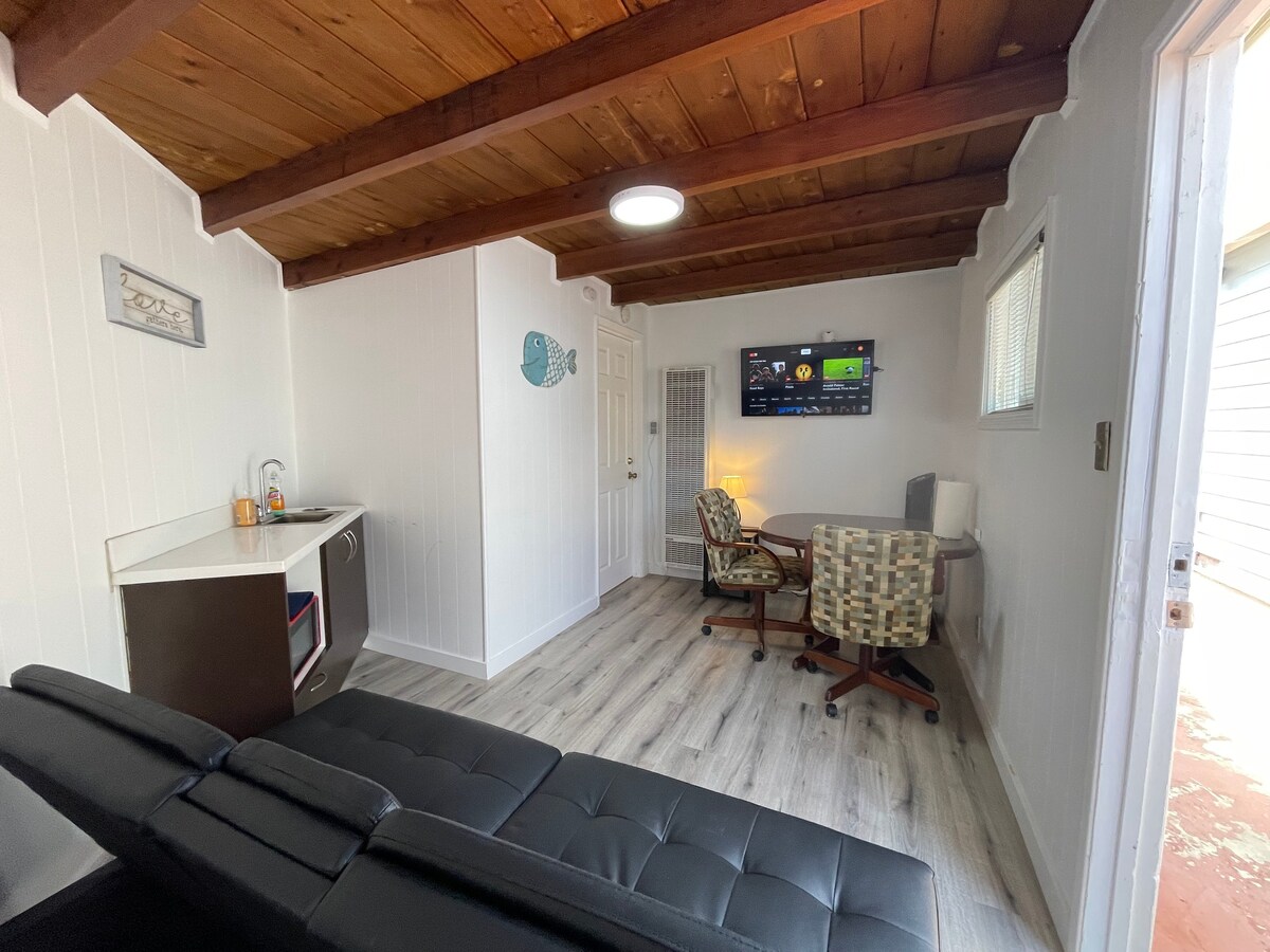 Guest unit 1 bedroom - private entrance