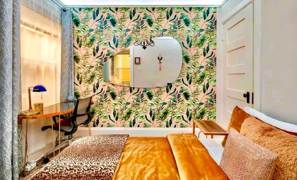 树巷上的豪华维多利亚式卧室- SOMA