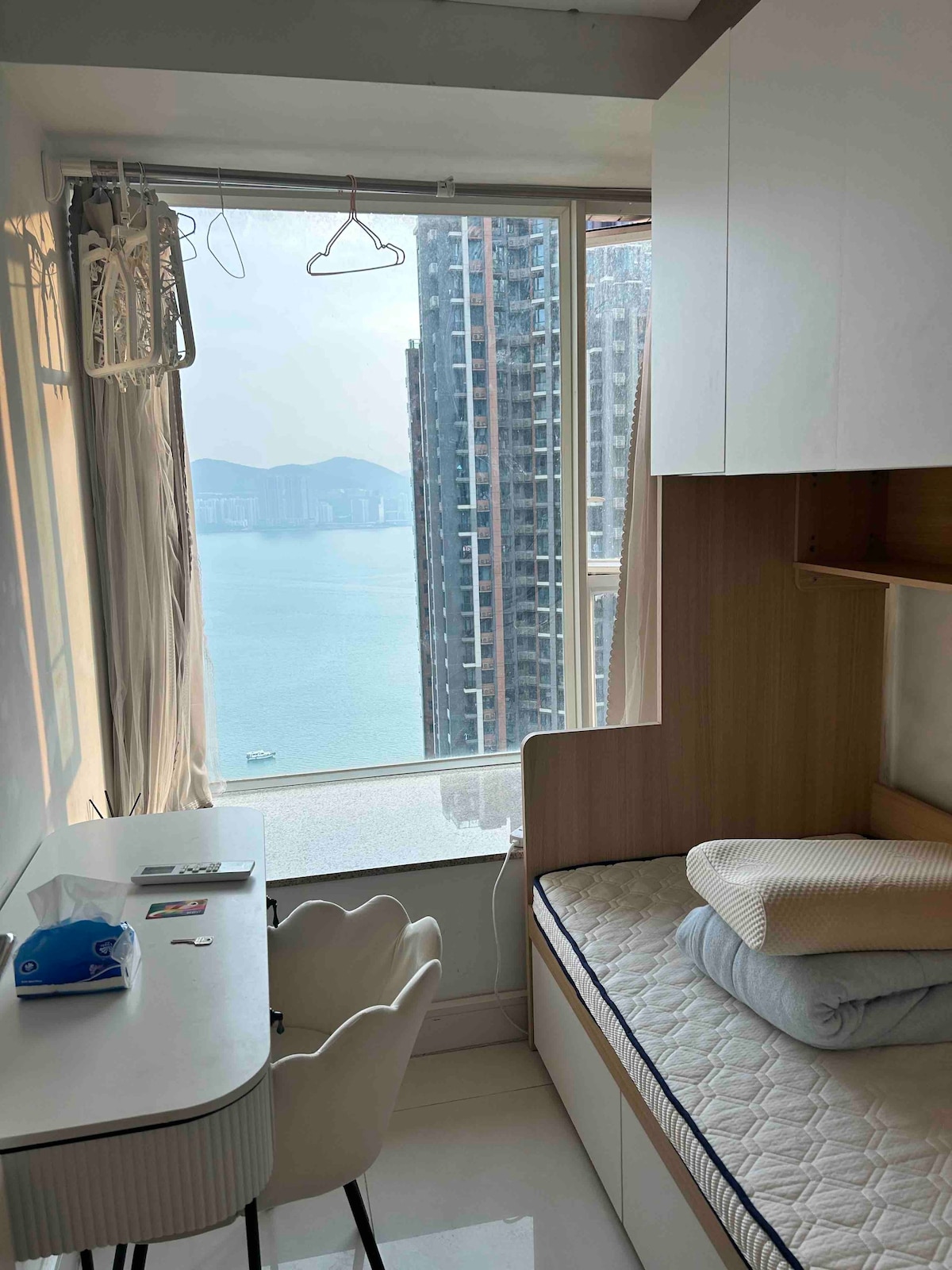 Single room H with sea view, girls only 海景女生公寓