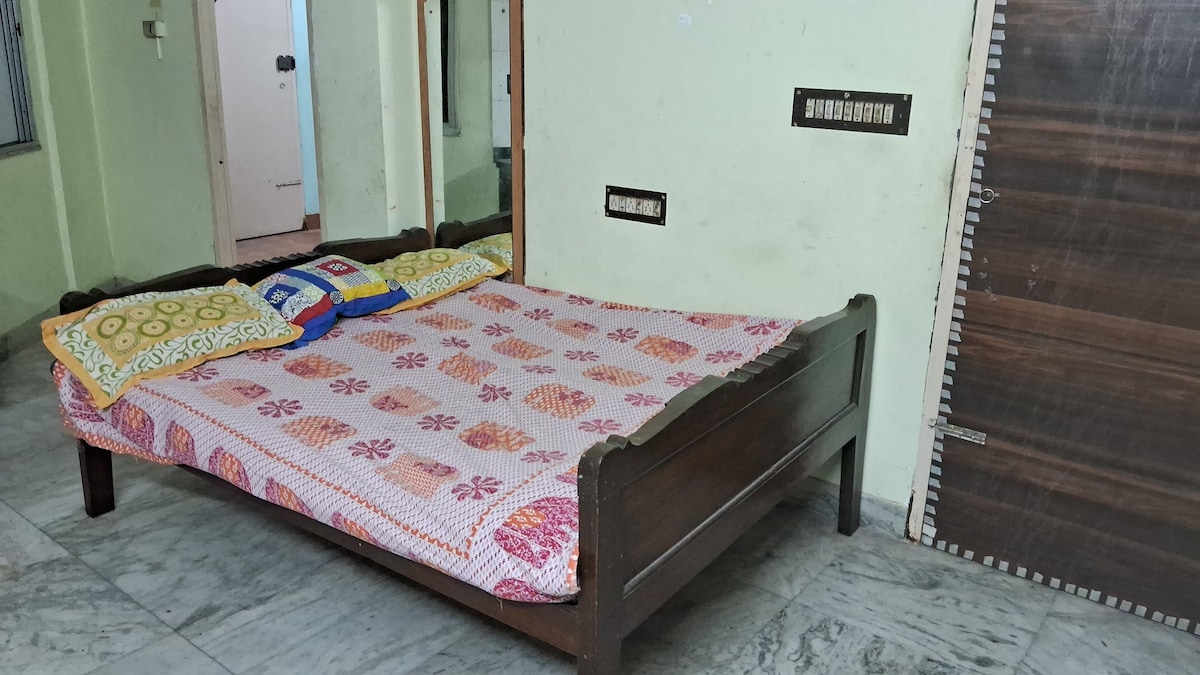 2bhk flat to stay near Patuli Garia Kolkata.