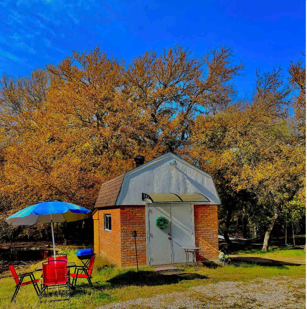 Glamping! pool party deck! Kayaks! near lakes/DFW