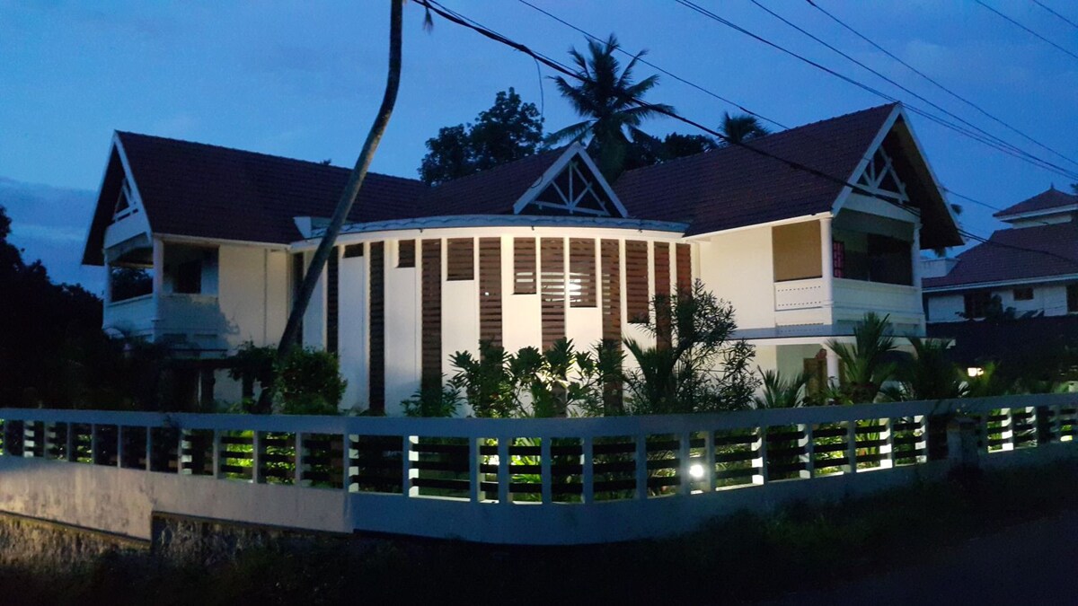 AppoosHomestay (Cherumuttadathu House) 4BHK Villa