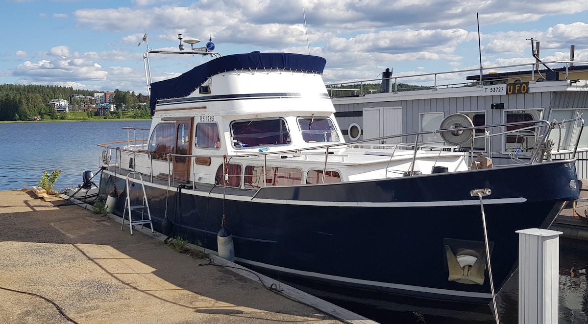 Elegant boat close to Alvar Aalto buildings