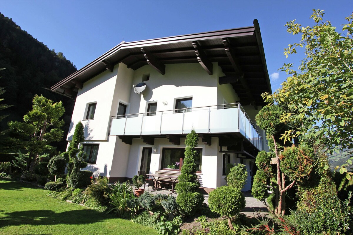 Aschau im Zillertal带阳台的公寓