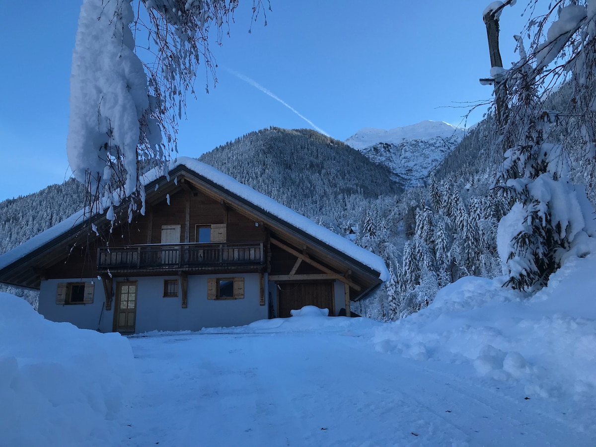 舒适的木质度假木屋，可欣赏到勃朗峰（ Mont Blanc ）的美景