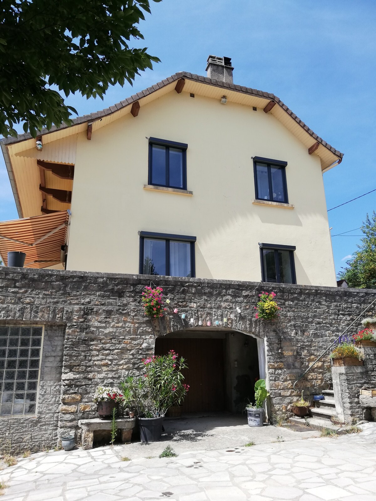 Maison cosy avec vue et parc arboré