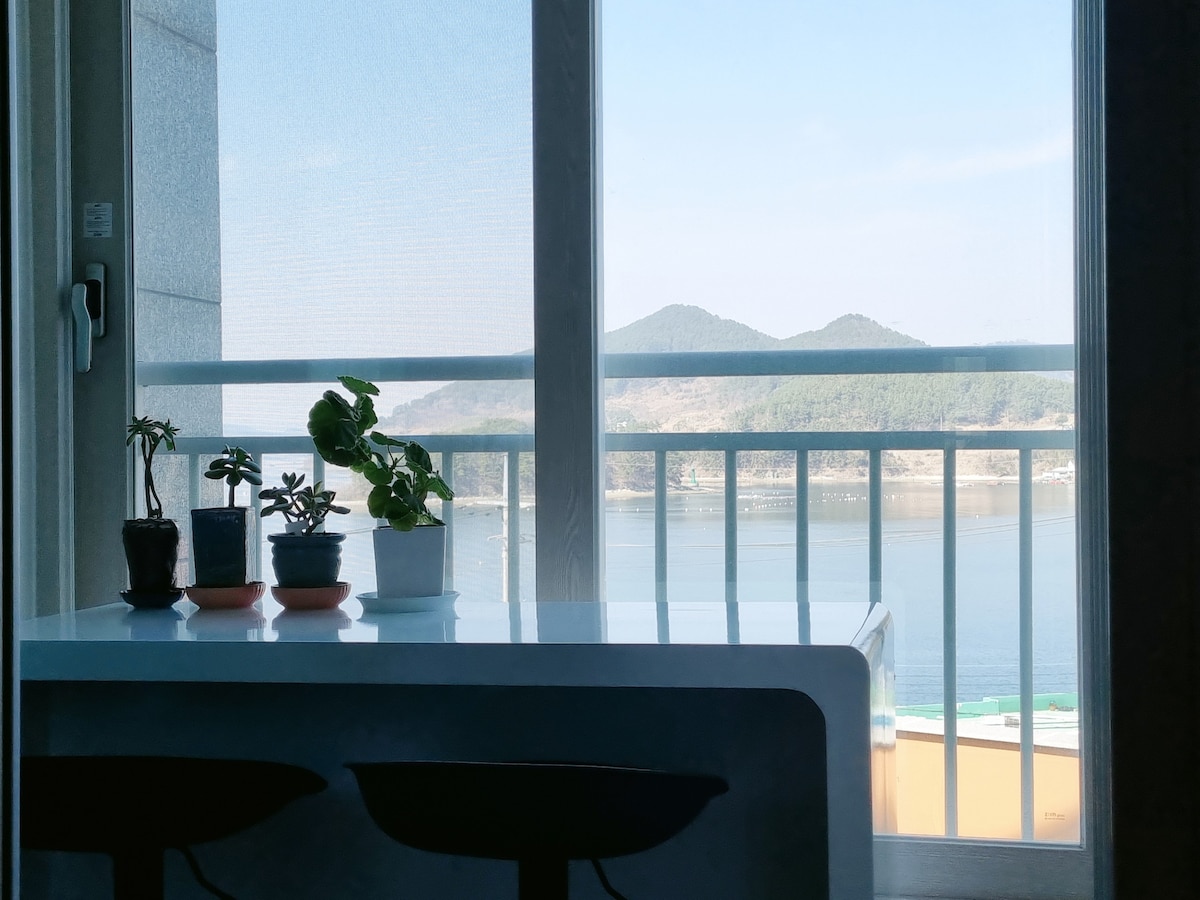 每间客房均可欣赏海景/34 pyeong # Tongyeong/Geojejung #晚日落别墅# Netflix欢迎来行/商务差旅
