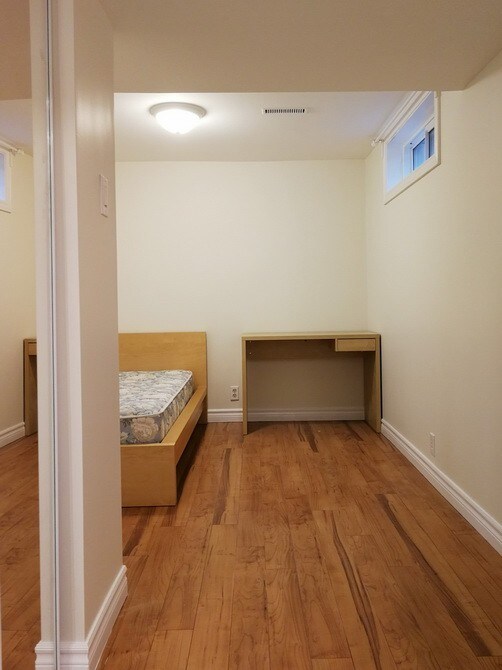 Clean & Cozy private room in a house.