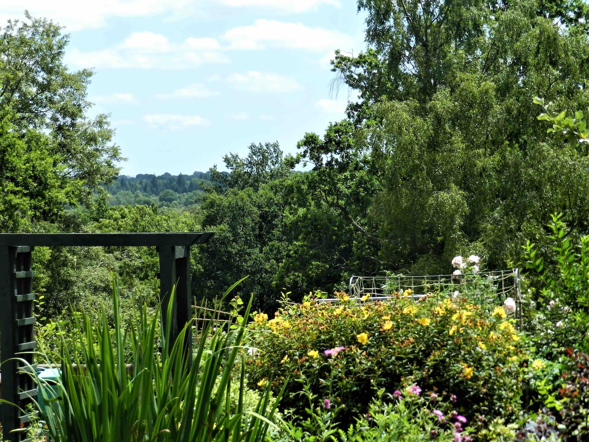 One Bed Country Hideaway in AONB