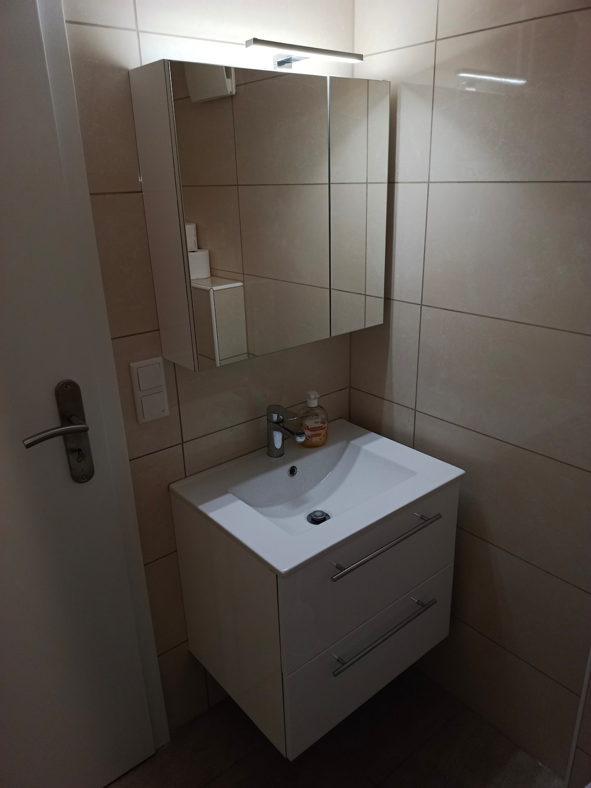 komplette Apartment zu vermiete 
Hbf Messe 20 min