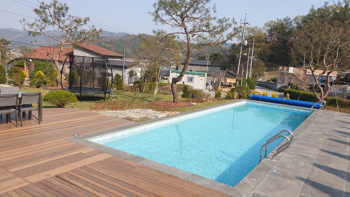 Reed Village Seojae ：带电的泳池别墅。 大型加热泳池和热水疗中心。带书房的单户住宅