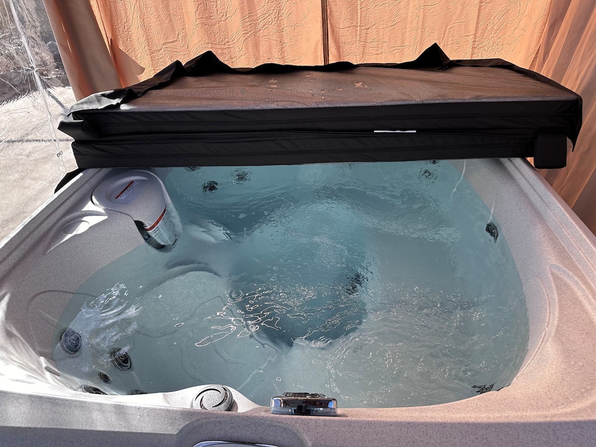 Newly Remodeled Near Lake Navy Hot Tub King Bed