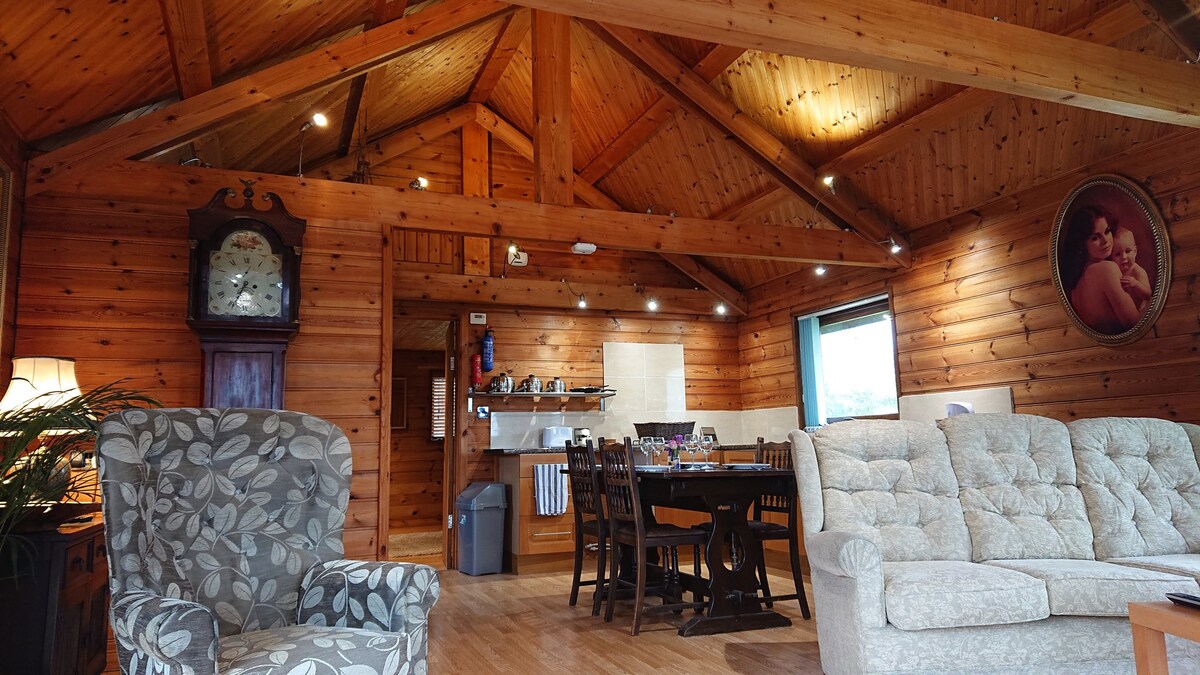 The Cabin是一间僻静、自给自足的小木屋