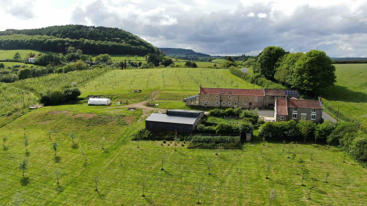 2 Bedroom Cottage in 33 Acres of a Rewilded Farm