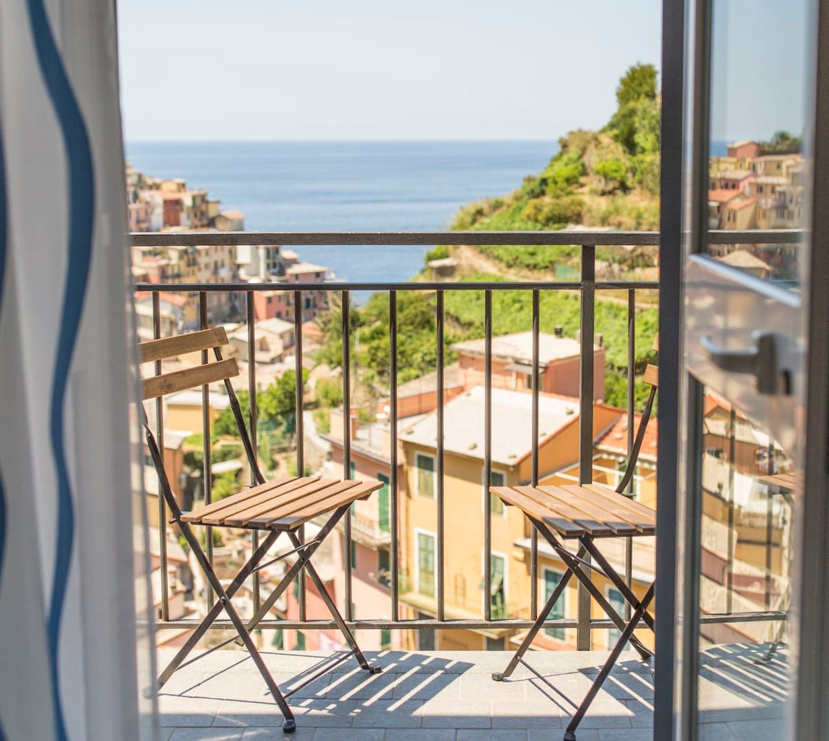 带阳台的Casa Capellini Cinque Terre客房