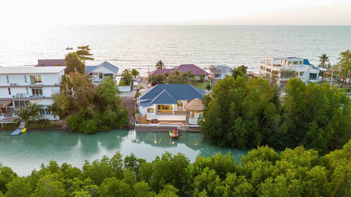 Lagoon & Beach Villa