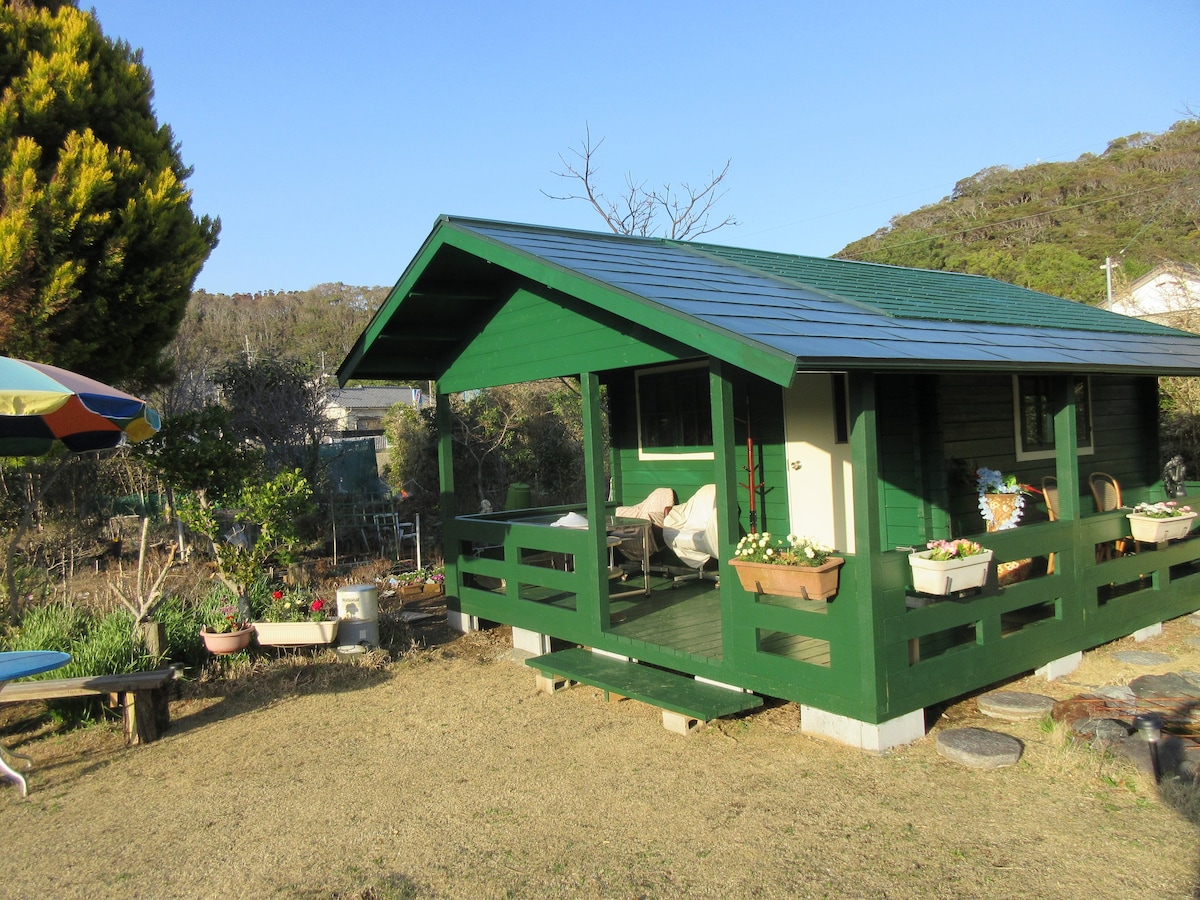 Relax Onjuku （小木屋、室外桑拿、允许携带宠物、烧烤、网球场）