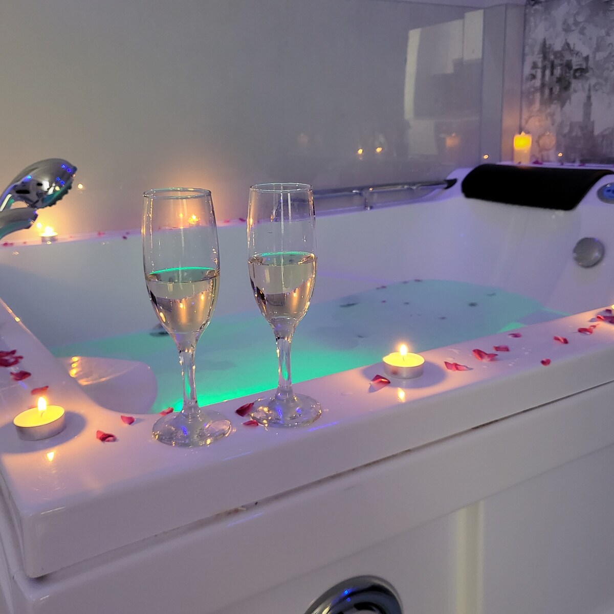 基希瑙（ Chisinau ）为情侣提供VIP按摩浴缸