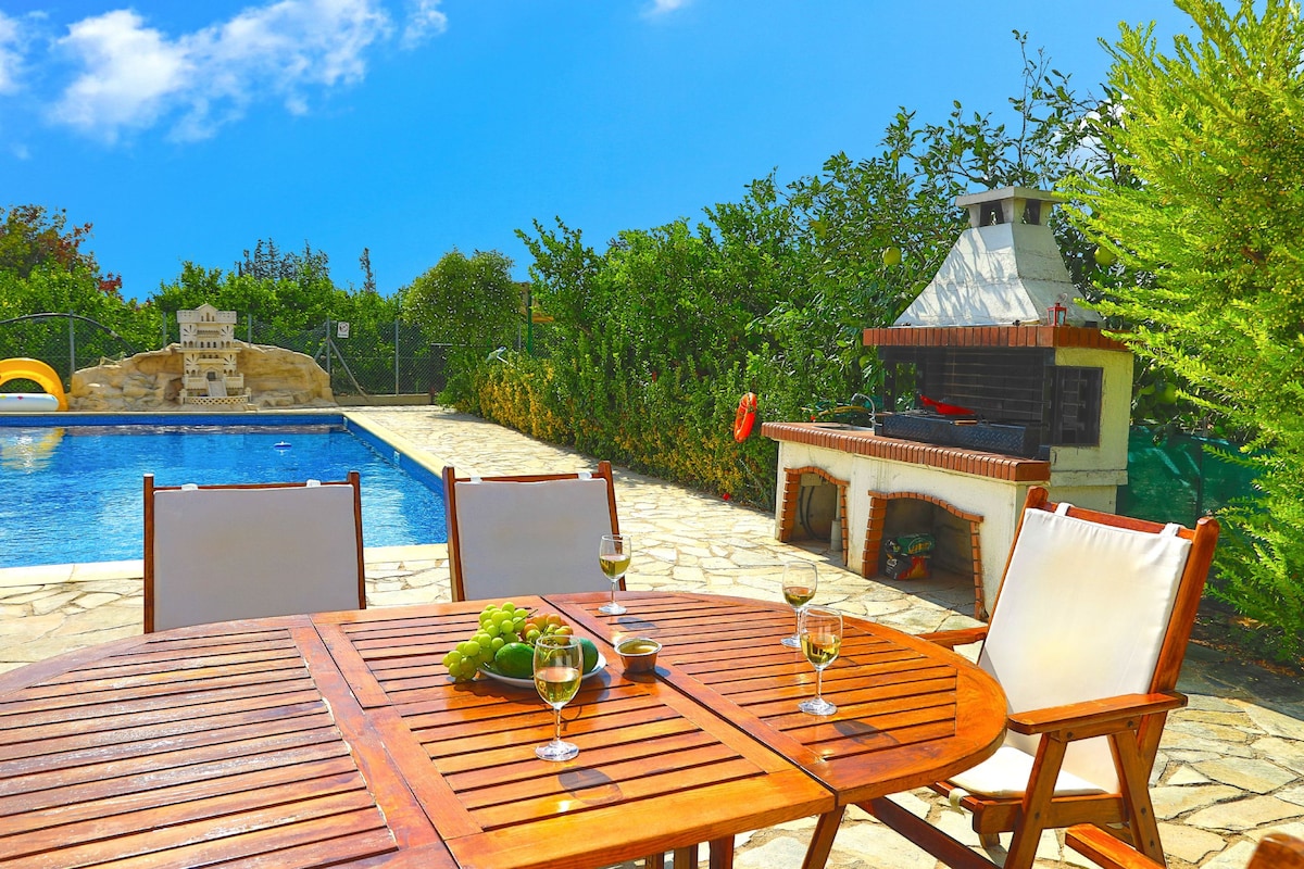 Leda Finiki: Private villa with pool, AC, Wi Fi