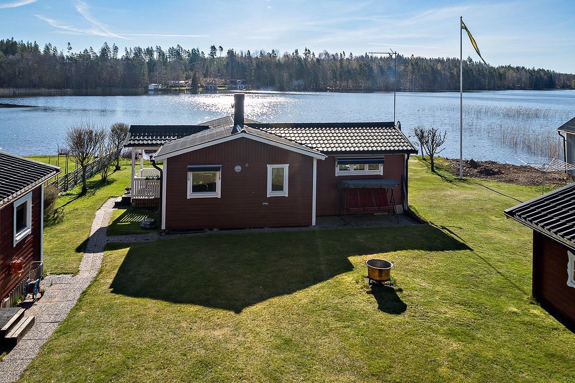 美丽的湖畔别墅，就在Småland Eksjö外面！