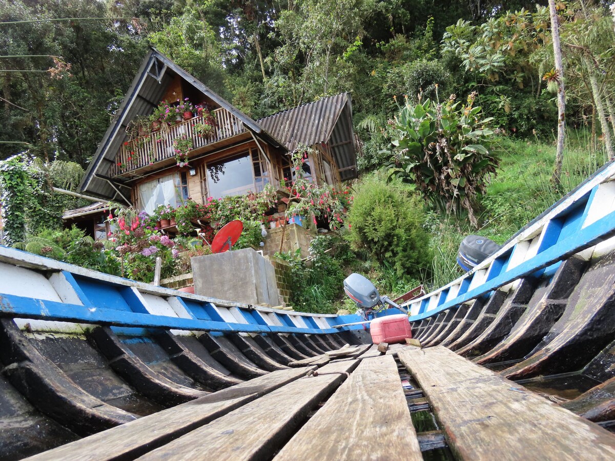 Cabaña a la orilla del lago. Vista fantástica.