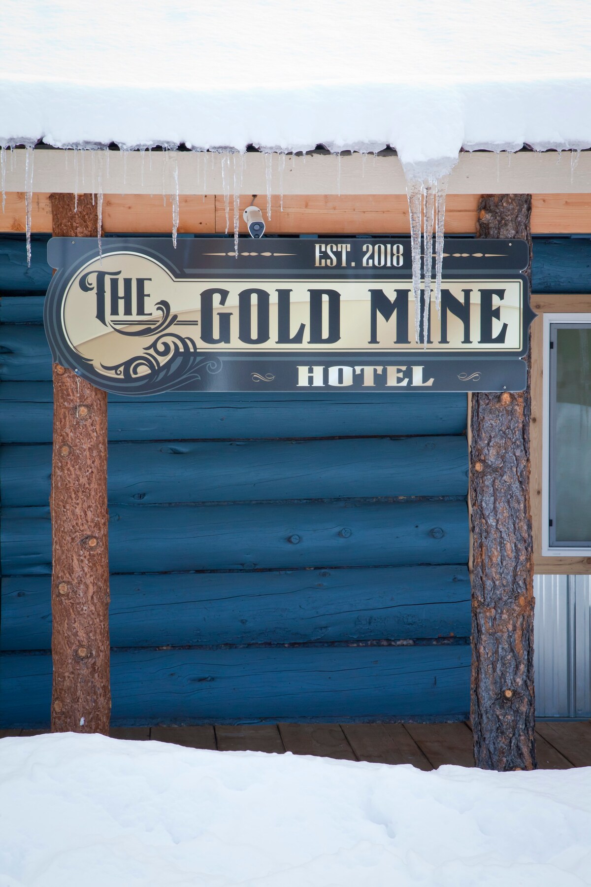 #7 Gold Mine Hotel - Creepy Room (King)*