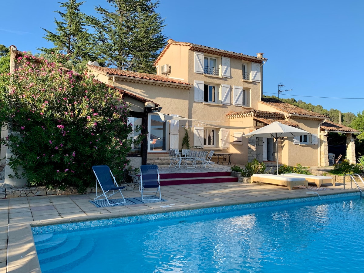 Villa Provençale (Var), grand jardin avec piscine