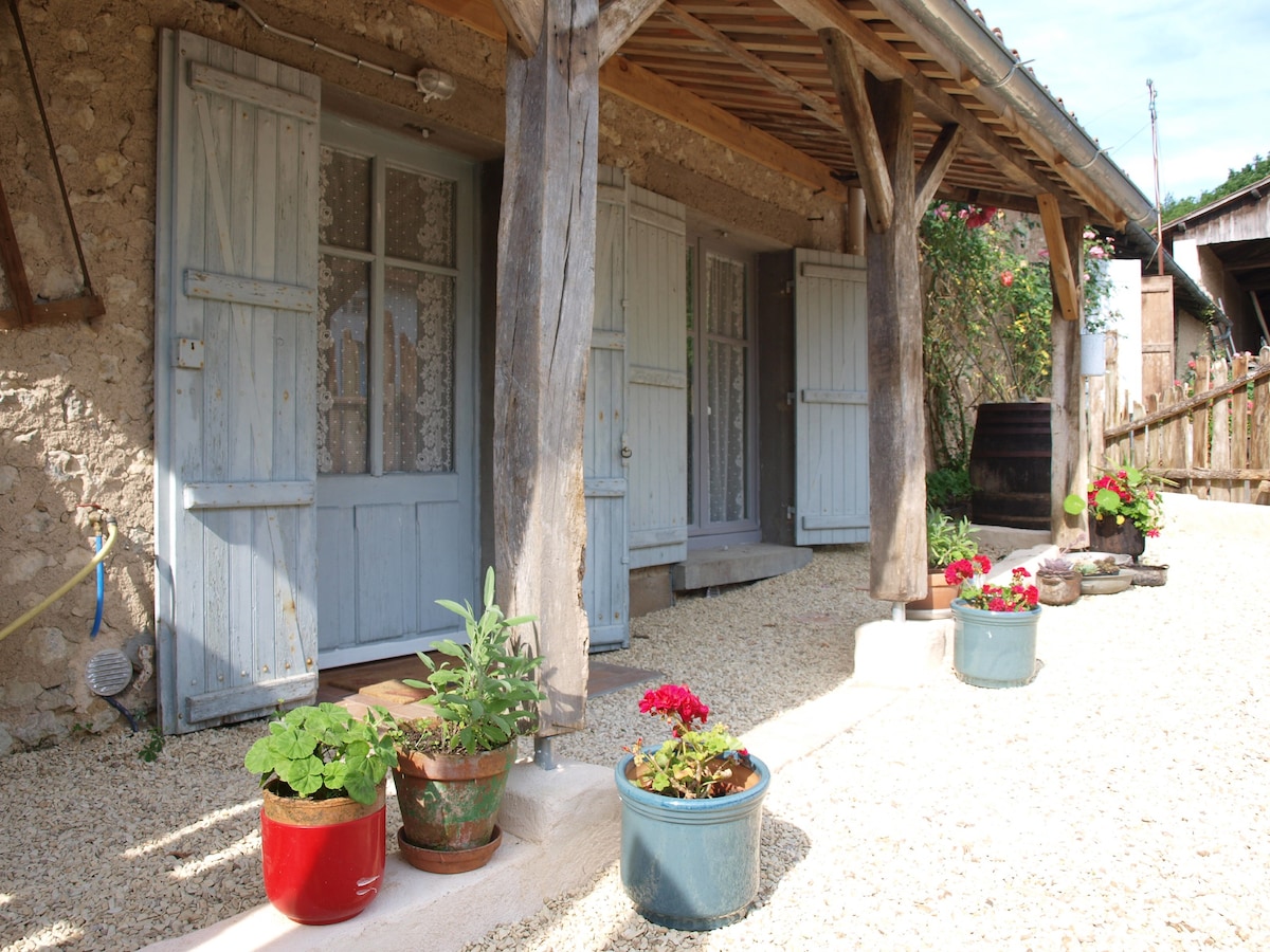 Cottage with pool Charente/Dordogne border