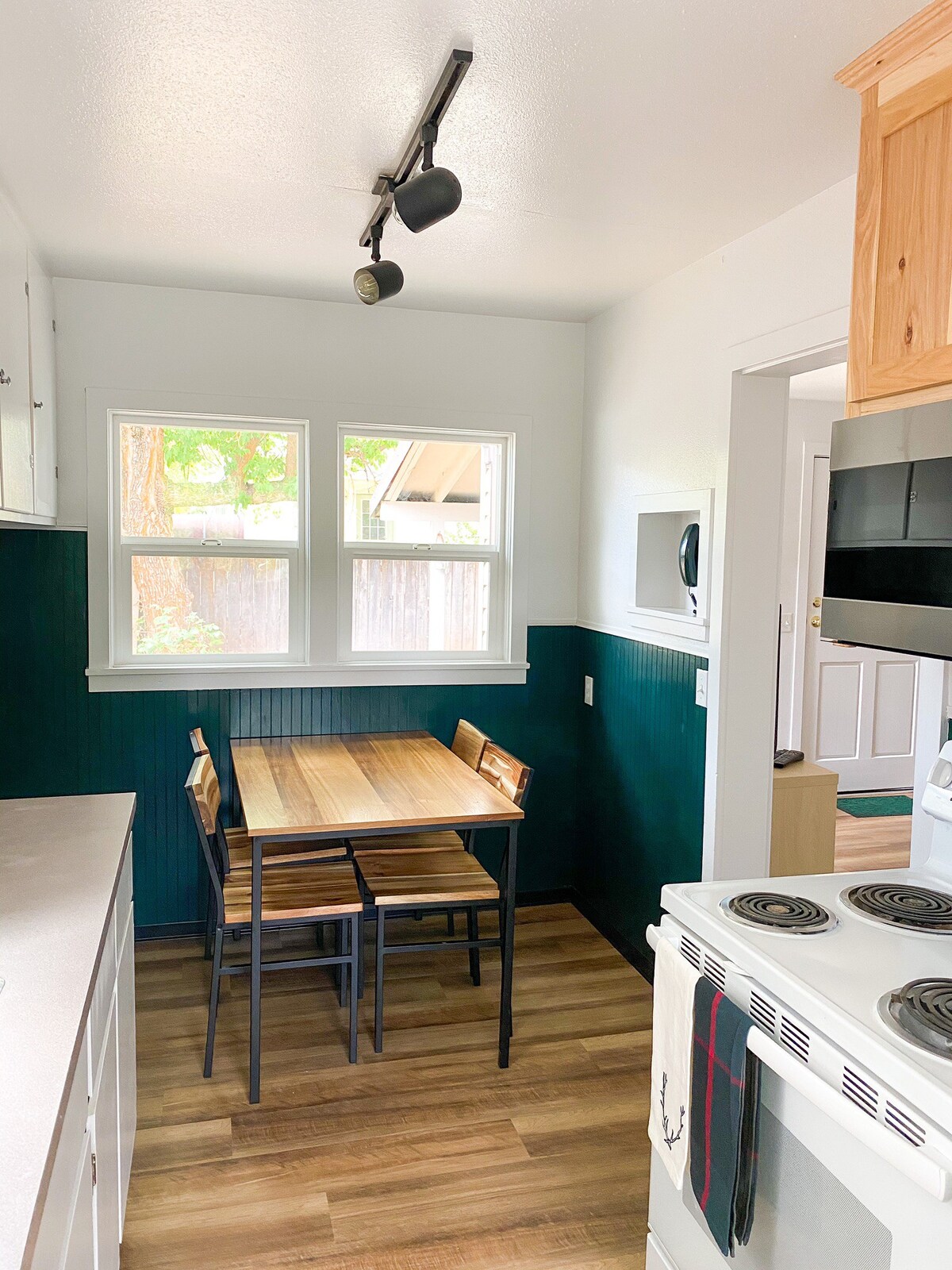 2 Bed Home Walkable | Stocked Kitchen | Quiet