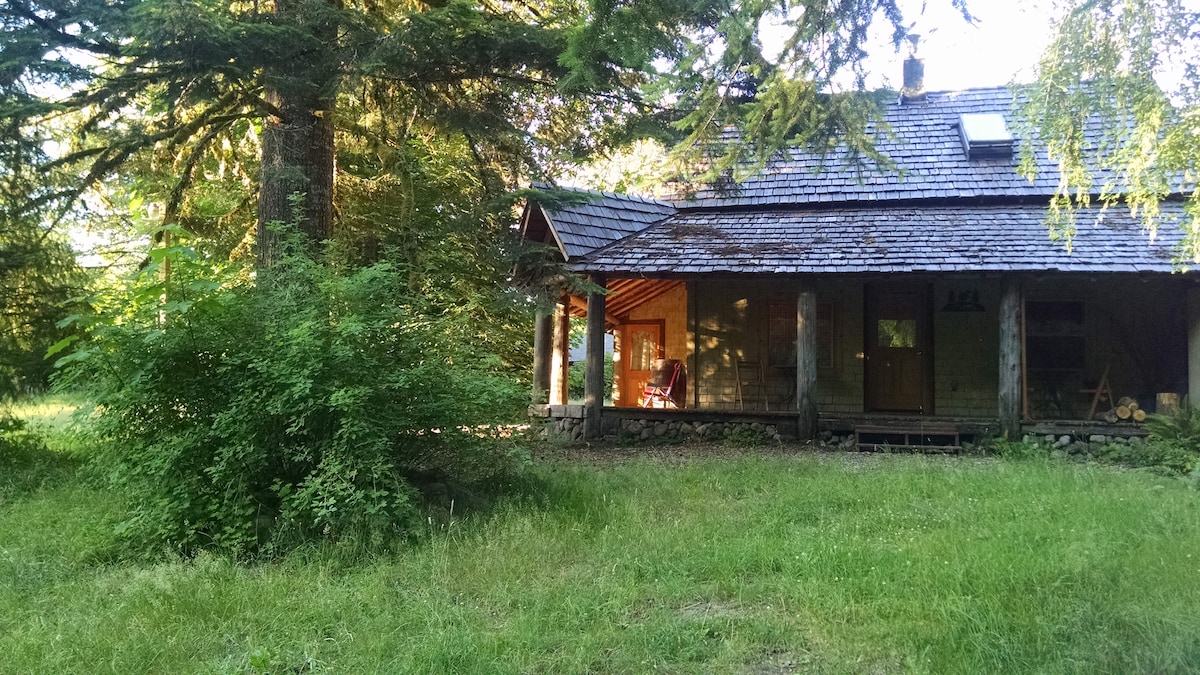 胡德山（ Mt Hood ） ，位于Zigzag山农场的大型2卧室小屋