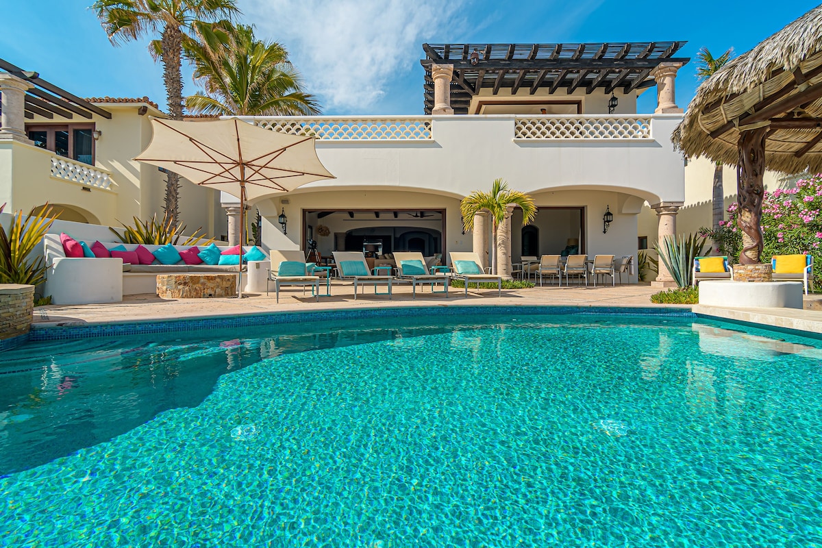 Beachfront 4BD Villa with private pool