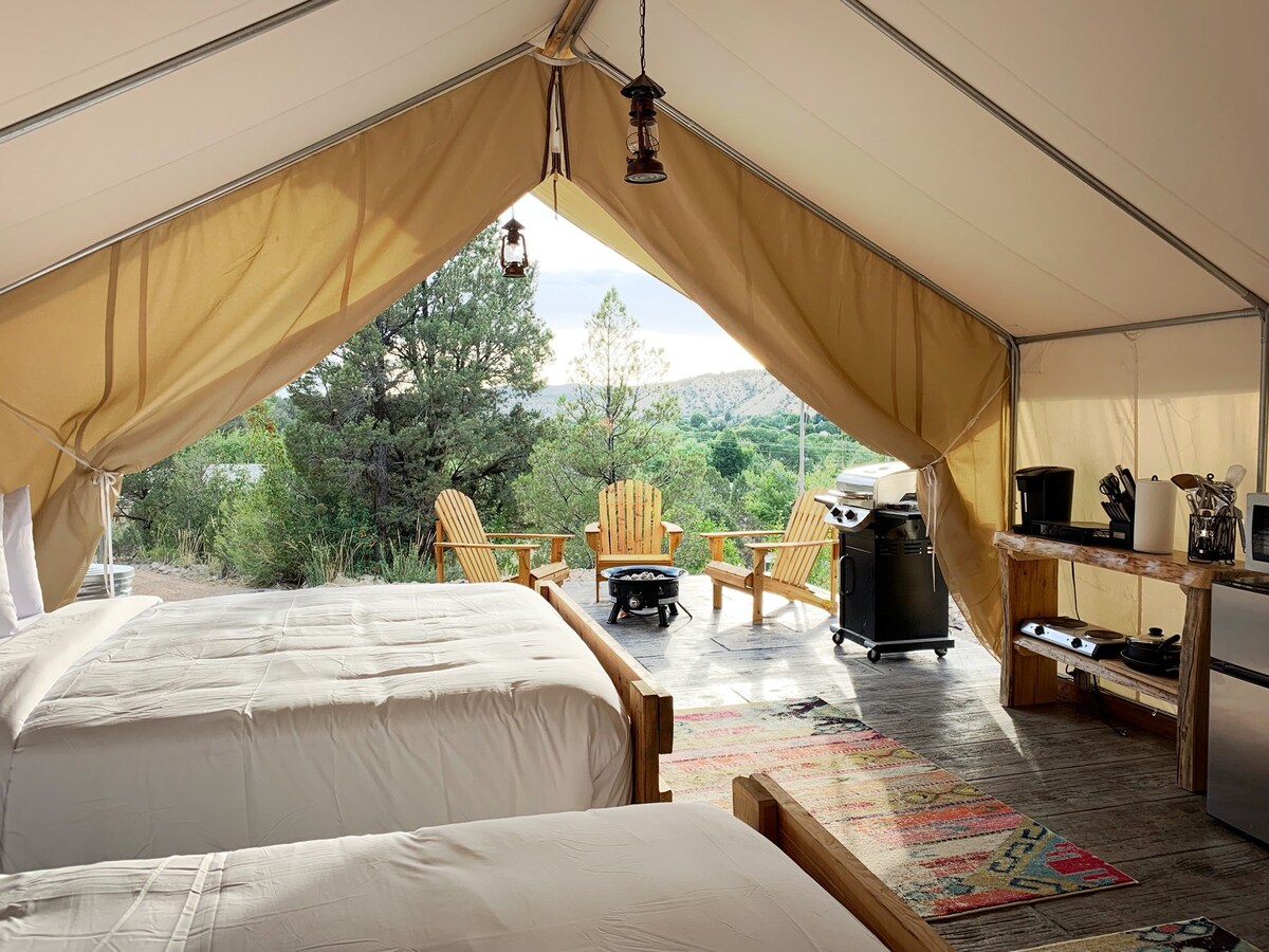 豪华露营帐篷# 4 ，配备暖气、空调和私人浴室