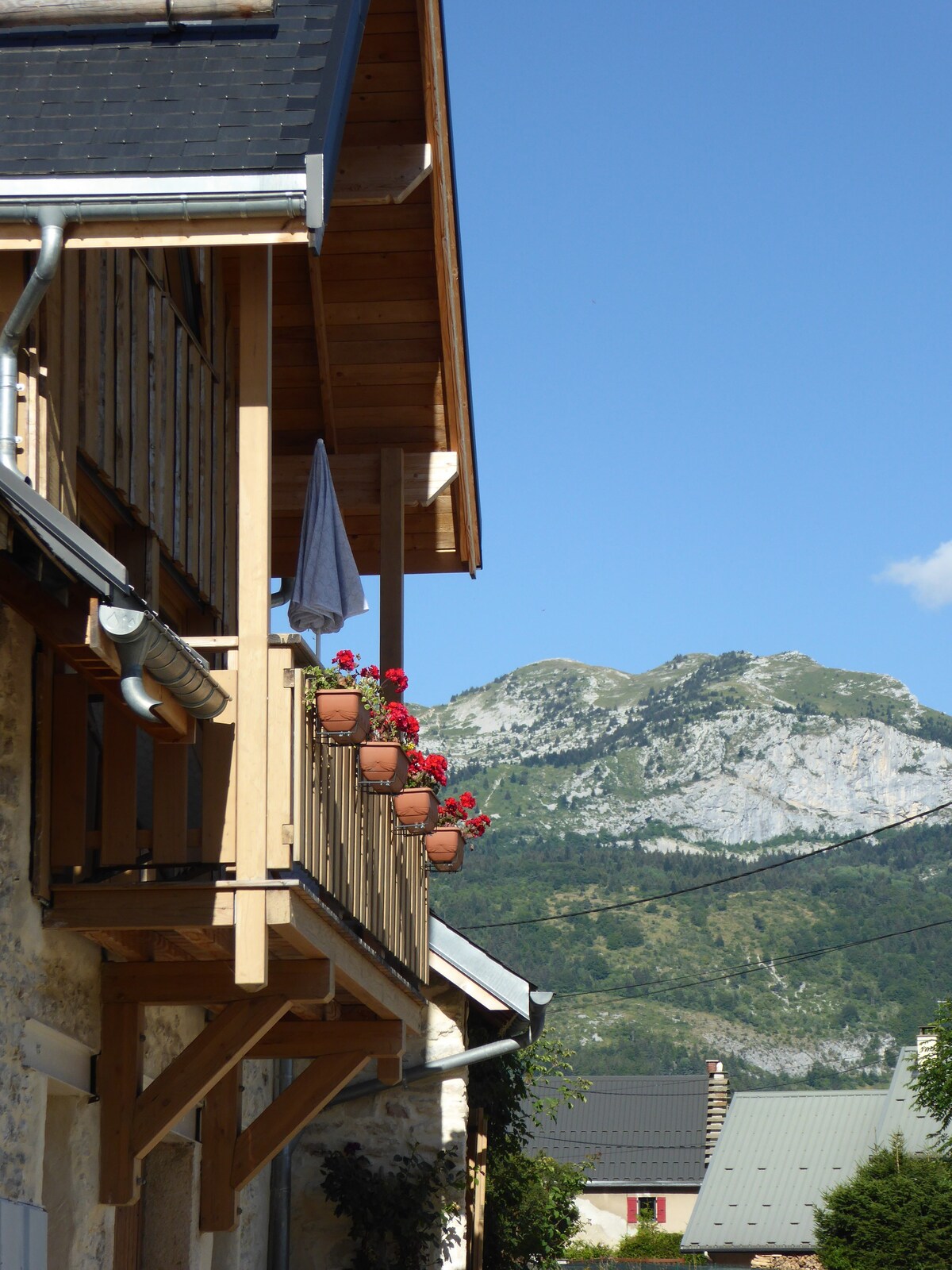 Holiday home with mountain views