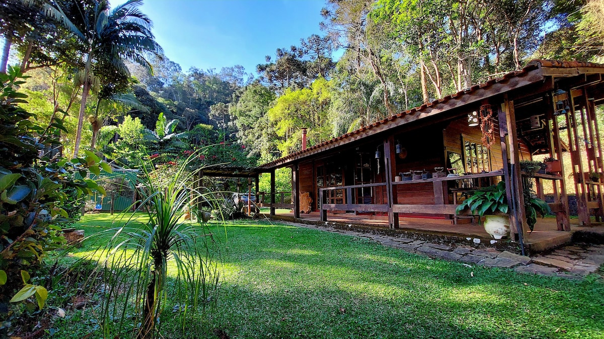 Casa na Montanha com mais Duas Cabanas de Madeira