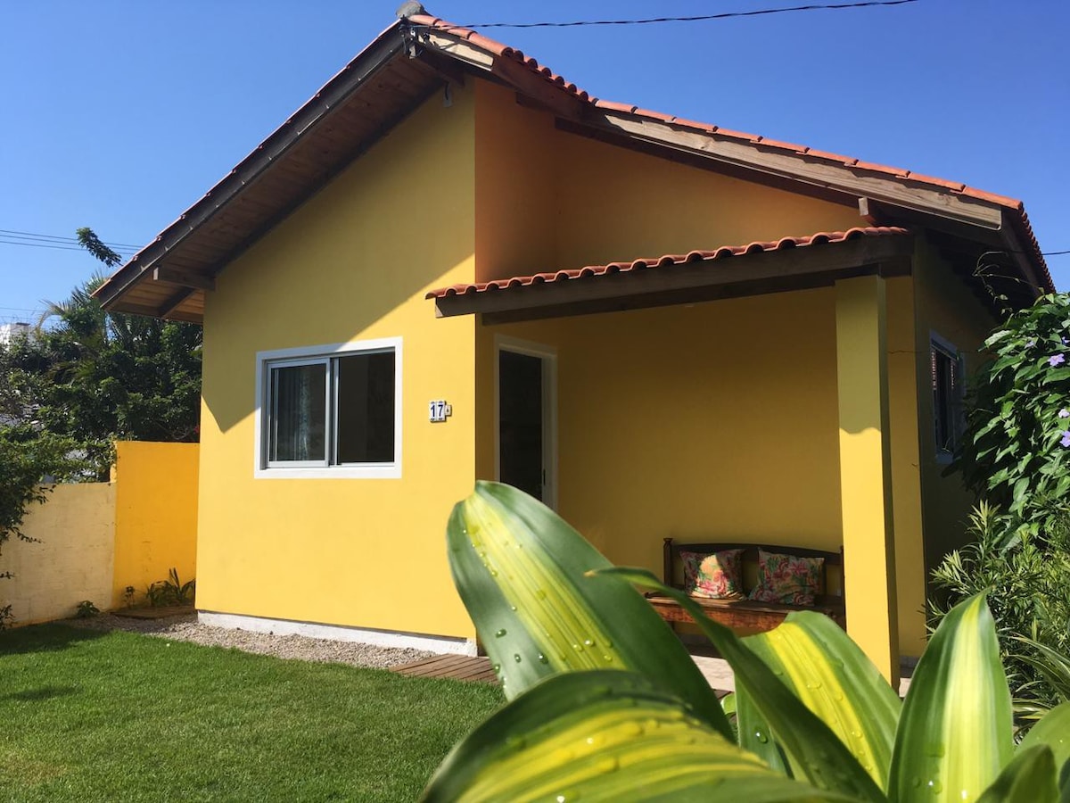 Yellow House - 300 metros da Praia do Campeche