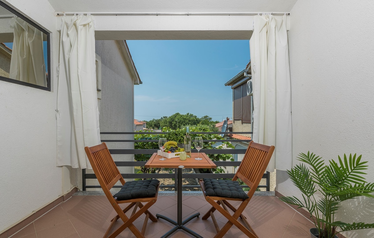 Apartment Green with Balcony