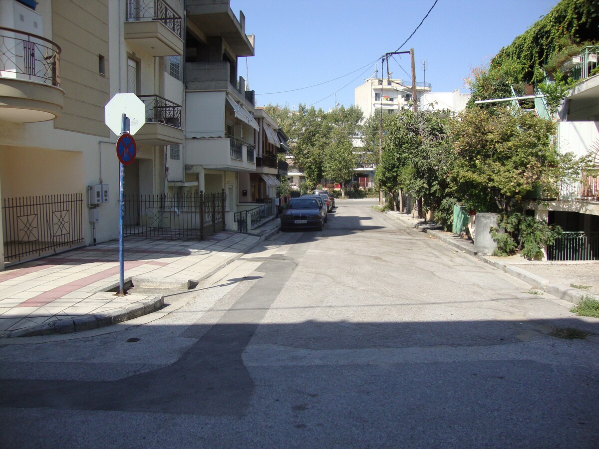 Ilioupoli-Thessaloniki, Cohabitation