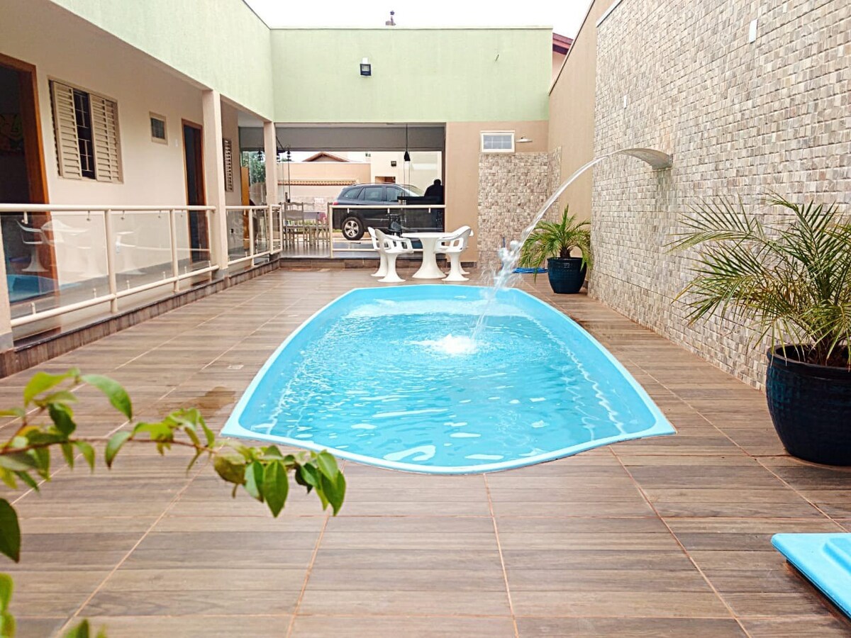 Bonito MS宽敞的房源，带泳池，设有游泳池