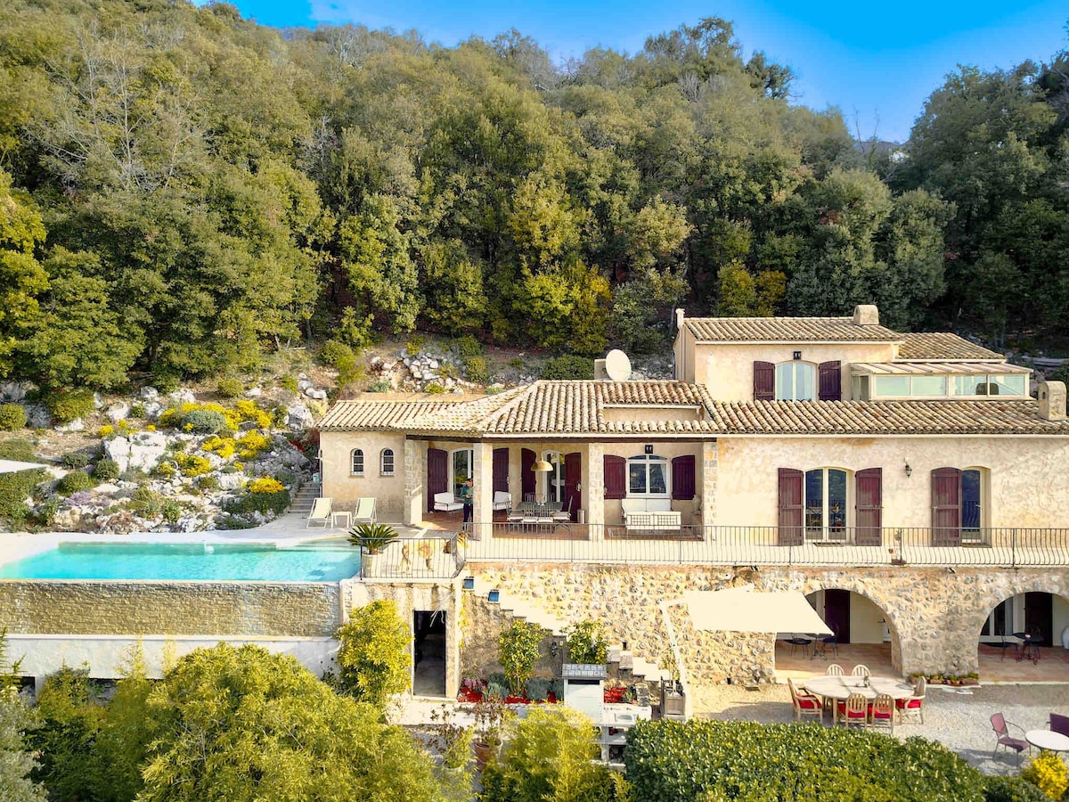 「Villa Caprice」全景海景和恒温泳池！