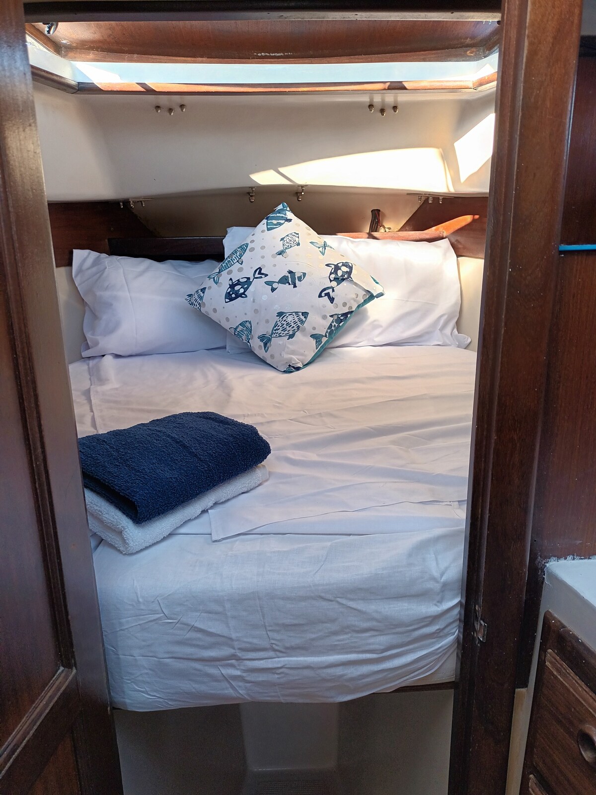 Sailboat Double Cabin