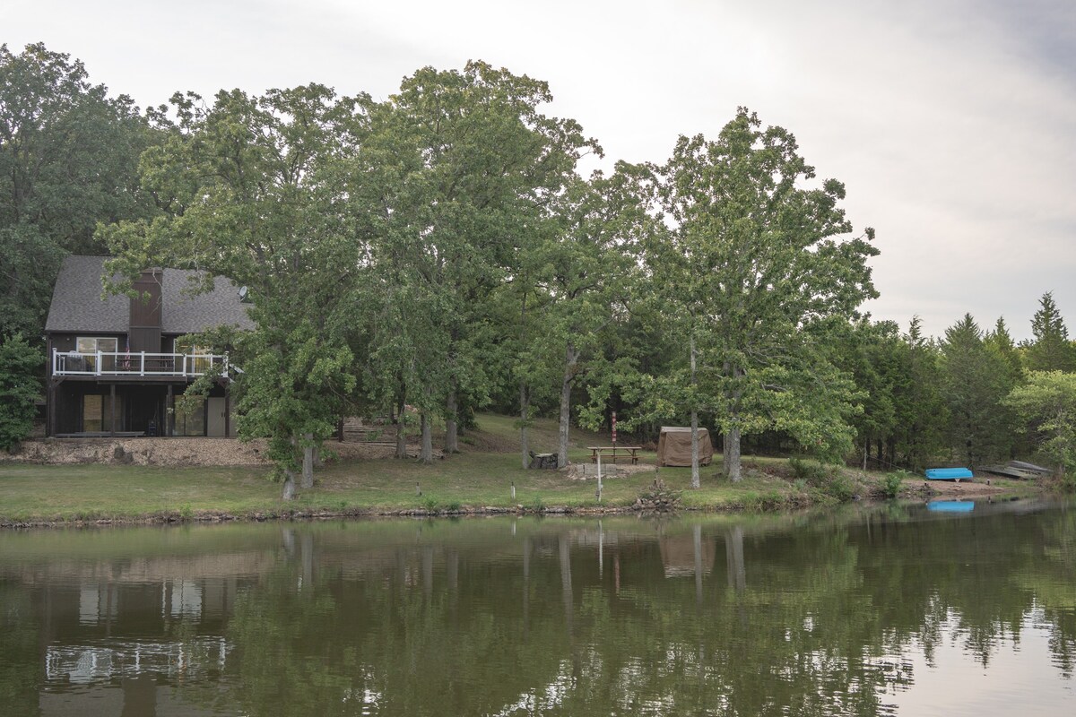 Welcome To Your Lakeside Oasis in Hermann, MO!