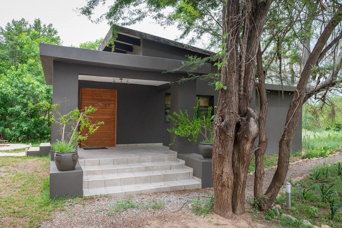 Honeyguide Suite on Bushriver Lodge