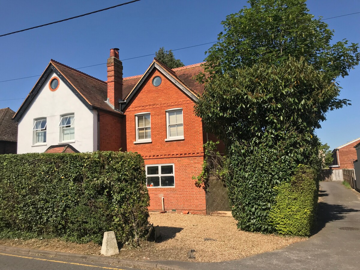 Detached Victorian Villa, large garden, in Marlow