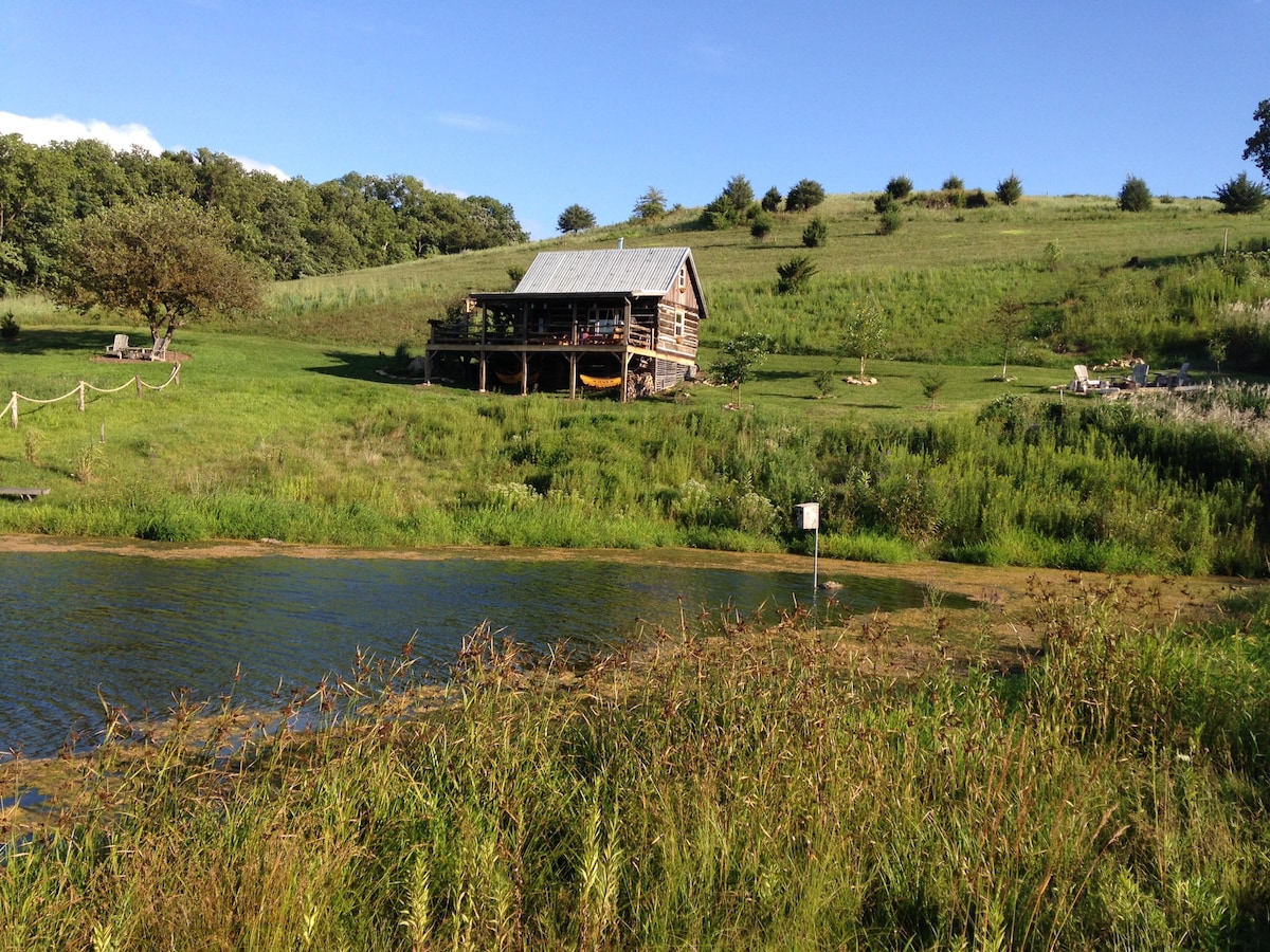 历史悠久的1800年代小木屋度假屋，草原上有3个池塘