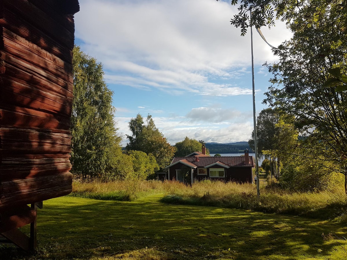 Cosy cottage by the lake Siljan